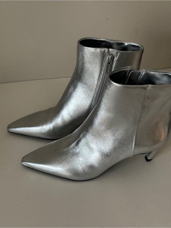 Vince Camuto Shoes - NEW Vince Camuto Quinley Silver Leather Pointed-Toe Women's Ankle Booties Sz 7.5